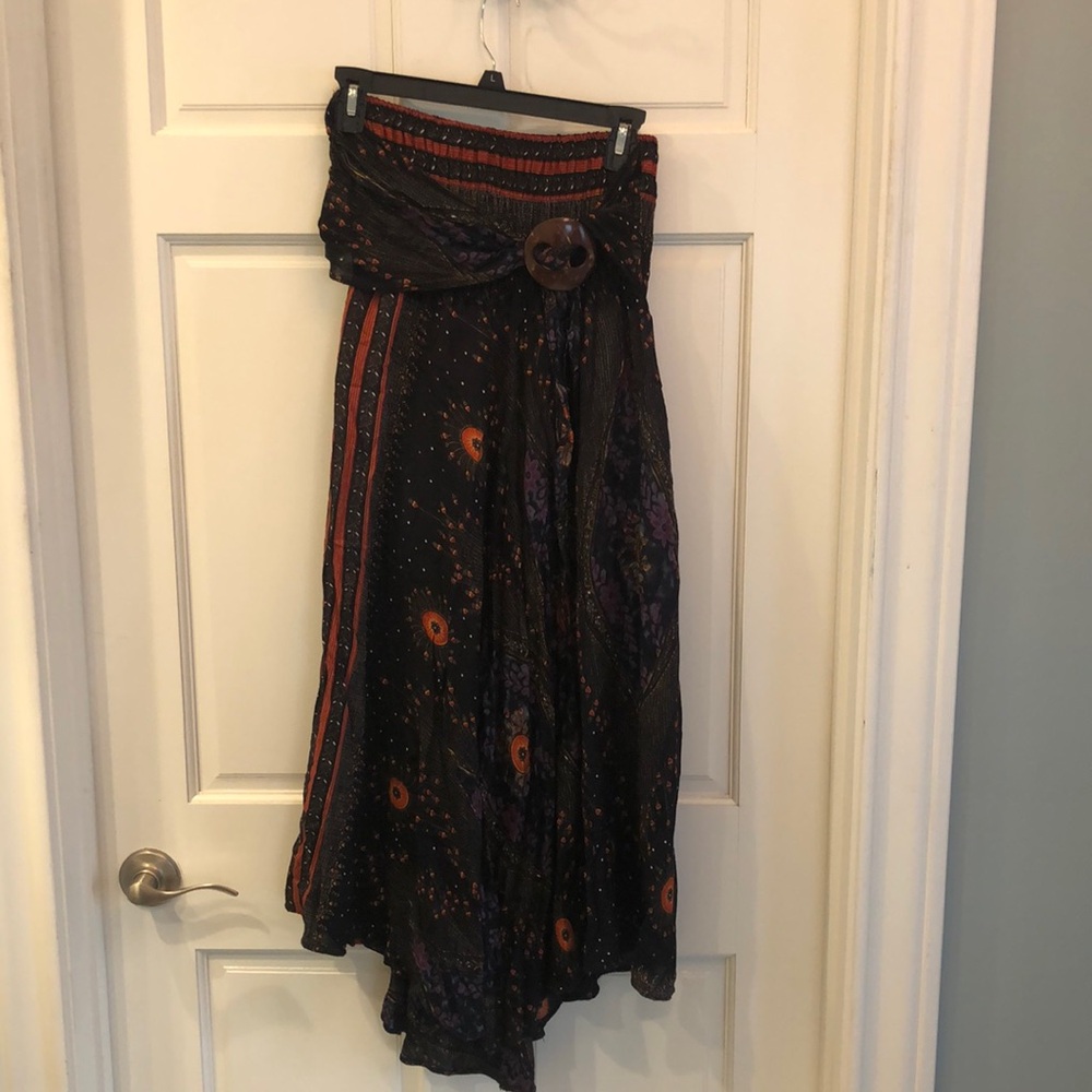 Hippy skirt with adjustable belt. Very flattering.